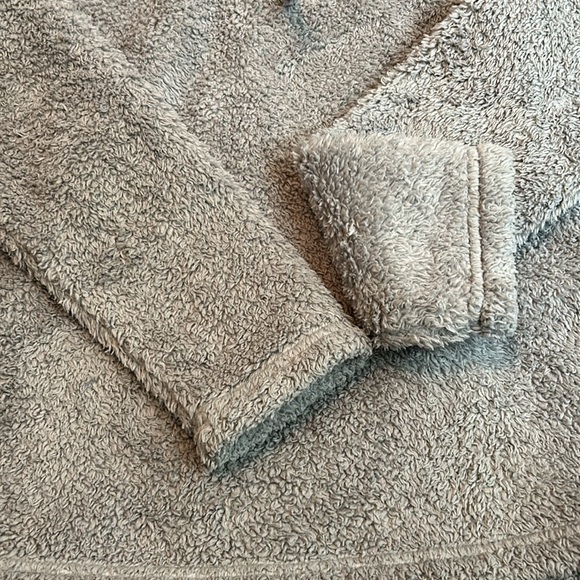 Women’s Patagonia Fleece Pullover. - Picture 4 of 4